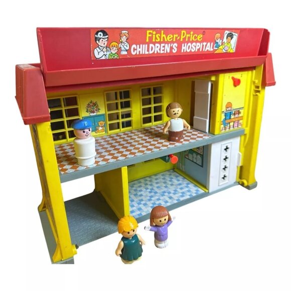 Vintage 1976 Fisher-Price Family Children's Hospital & 4 Little People Figures - Picture 3 of 10